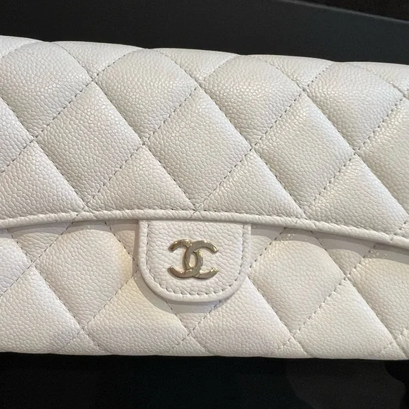 ** sold** Authentic Chanel Caviar wallet - Picture 2 of 8